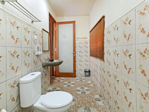 bathroom Kabeh Jati Garden Villa & Restaurant