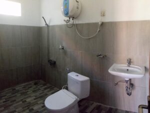 BATHROOM ABIAN HOUSE NUSAPEDIA